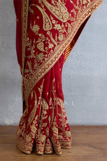 Buy_Torani_Red Georgette Embroidery, Sequins Sweetheart Neck Paisley Garden Saree Set_Online_at_Aza_Fashions