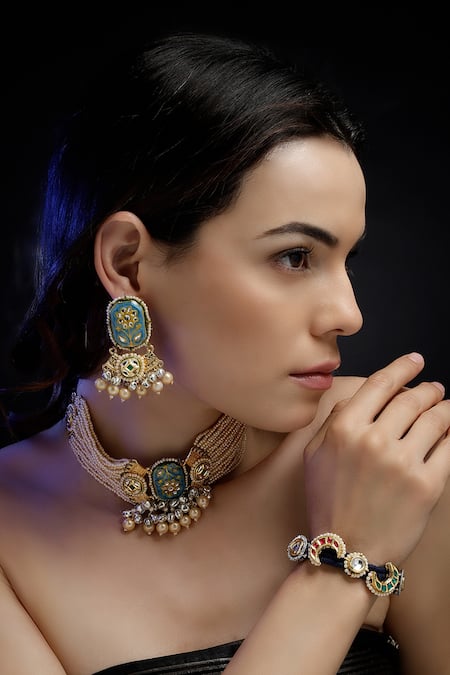 Dugran By Dugristyle Kundan Embellished Pendant Choker Set 