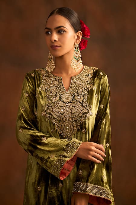 Kaika_Green Velvet, Tissue Pearls, Diamonds, Zari Mughal Bloom Embroidered Kurta Set_Online_at_Aza_Fashions
