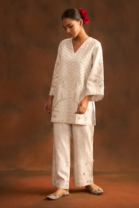 Buy_Kaika_Silver Tissue Mirrors, Zari V-neck Gul Jaal Embroidered Kurta Set_Online_at_Aza_Fashions