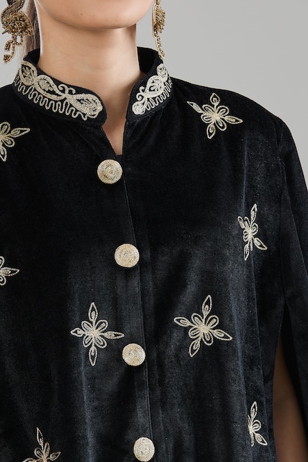 Samyukta Singhania_Black Velvet Embroidery Floral Jacket Cape Set _at_Aza_Fashions