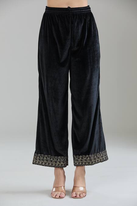 Buy_Samyukta Singhania_Black Velvet Embroidery Floral Jacket Cape Set 