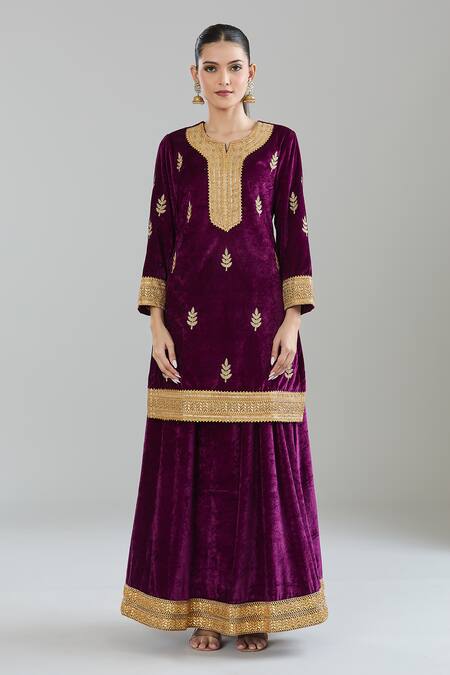 Buy Samyukta Singhania Purple Velvet, Linen, Net Gota Patti, Zari Split Leaf Embroidered Kurta Set Buy_Samyukta Singhania_Purple Velvet, Linen, Net Gota Patti, Zari Split Leaf Embroidered Kurta Set