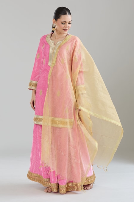 Buy Naintara Bajaj Pink Velvet, Linen, Chiffon Zari, Gota Patti, Leaf Embroidered Kurta Set Online at Aza Fashions Buy_Naintara Bajaj_Pink Velvet, Linen, Chiffon Zari, Gota Patti, Leaf Embroidered Kurta Set _Online_at_Aza_Fashions