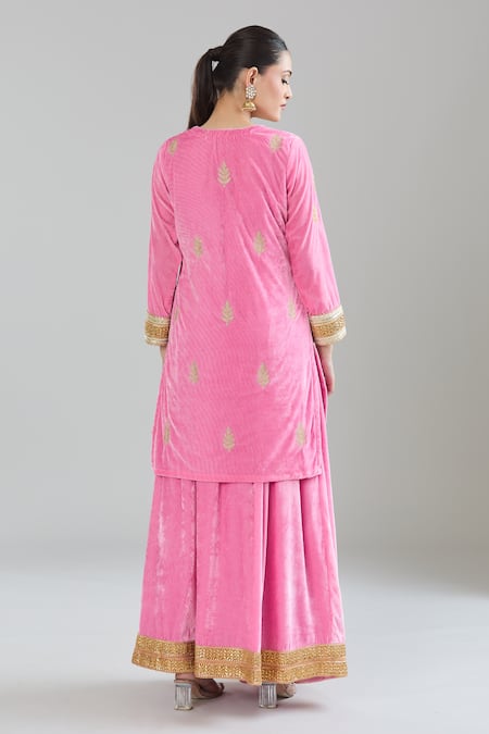 Shop Naintara Bajaj Pink Velvet, Linen, Chiffon Zari, Gota Patti, Leaf Embroidered Kurta Set at Aza Fashions Shop_Naintara Bajaj_Pink Velvet, Linen, Chiffon Zari, Gota Patti, Leaf Embroidered Kurta Set _at_Aza_Fashions