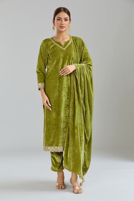 Naintara Bajaj Green Velvet, Linen Gota Patti, Sequins, Zari Split Embroidered Kurta Set 