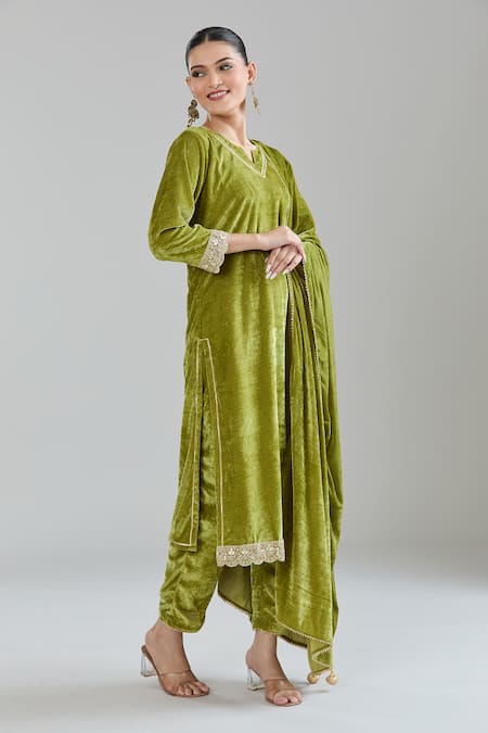 Buy Naintara Bajaj Green Velvet, Linen Gota Patti, Sequins, Zari Split Embroidered Kurta Set Online at Aza Fashions Buy_Naintara Bajaj_Green Velvet, Linen Gota Patti, Sequins, Zari Split Embroidered Kurta Set _Online_at_Aza_Fashions