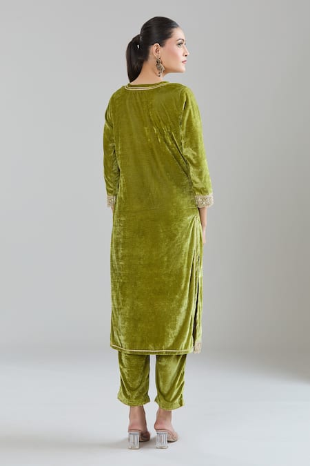 Shop Naintara Bajaj Green Velvet, Linen Gota Patti, Sequins, Zari Split Embroidered Kurta Set at Aza Fashions Shop_Naintara Bajaj_Green Velvet, Linen Gota Patti, Sequins, Zari Split Embroidered Kurta Set _at_Aza_Fashions