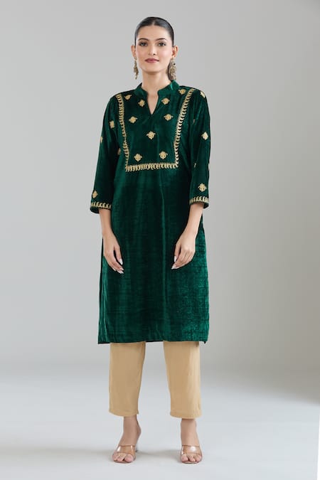 Buy_Naintara Bajaj_Green Velvet, Linen Zari Mandarin Collar Embroidered Kurta Set _Online_at_Aza_Fashions