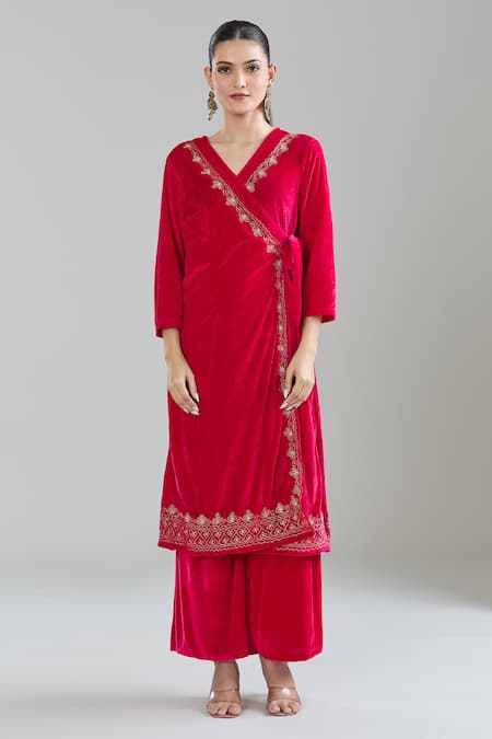 Naintara Bajaj_Pink Velvet, Chiffon Zari, Gota Patti, Embroidery V-neck Angarkha Kurta Set _Online_at_Aza_Fashions