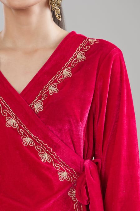 Naintara Bajaj_Pink Velvet, Chiffon Zari, Gota Patti, Embroidery V-neck Angarkha Kurta Set _at_Aza_Fashions