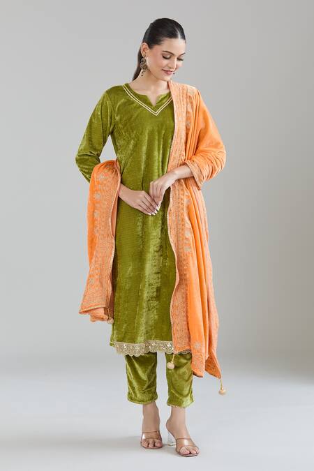 Buy_Samyukta Singhania_Orange Velvet Tassels Zari Embroidered Dupatta_Online_at_Aza_Fashions