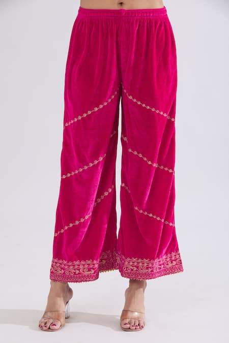 Naintara Bajaj Pink Velvet, Chiffon Embroidery Round Neck Floral Dori Kurta Set Online at Aza Fashions Naintara Bajaj_Pink Velvet, Chiffon Embroidery Round Neck Floral Dori Kurta Set _Online_at_Aza_Fashions