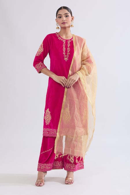 Buy Naintara Bajaj Pink Velvet, Chiffon Embroidery Round Neck Floral Dori Kurta Set Online at Aza Fashions Buy_Naintara Bajaj_Pink Velvet, Chiffon Embroidery Round Neck Floral Dori Kurta Set _Online_at_Aza_Fashions