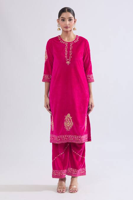 Buy Naintara Bajaj Pink Velvet, Chiffon Embroidery Round Neck Floral Dori Kurta Set Buy_Naintara Bajaj_Pink Velvet, Chiffon Embroidery Round Neck Floral Dori Kurta Set