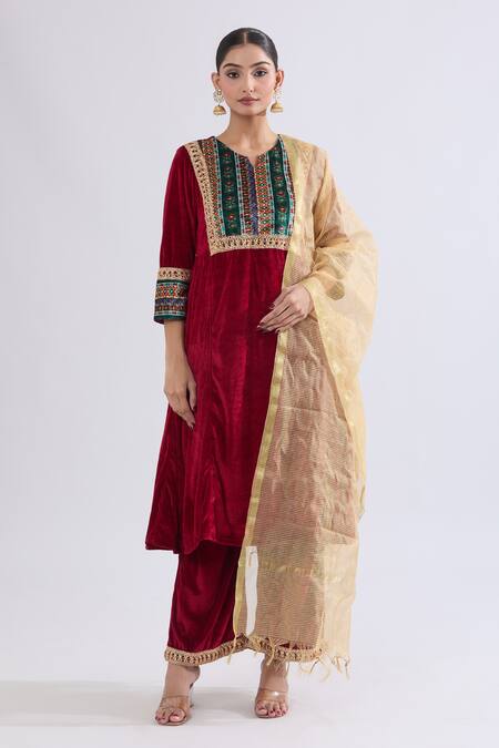 Buy Naintara Bajaj Maroon Velvet, Net Embroidery, Zari Collared Geometric Kurta Set Buy_Naintara Bajaj_Maroon Velvet, Net Embroidery, Zari Collared Geometric Kurta Set