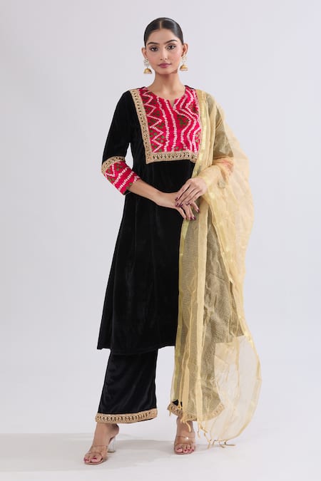 Buy_Samyukta Singhania_Black Velvet, Chiffon Zari, Embroidery Split V-neck Bandhani Print Kurta Set_Online_at_Aza_Fashions