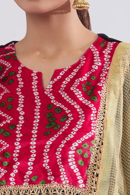 Buy_Samyukta Singhania_Black Velvet, Chiffon Zari, Embroidery Split V-neck Bandhani Print Kurta Set