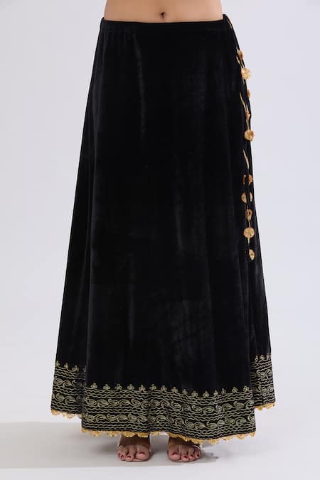 Naintara Bajaj_Black Velvet, Chiffon Gota Patti Collared Embellished Kurta Skirt Set _Online_at_Aza_Fashions