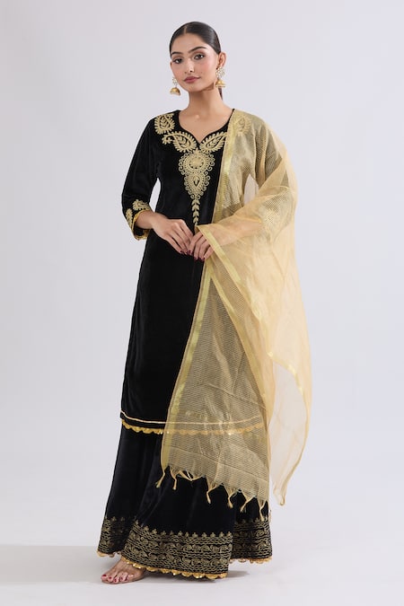 Buy_Naintara Bajaj_Black Velvet, Chiffon Gota Patti Collared Embellished Kurta Skirt Set _Online_at_Aza_Fashions