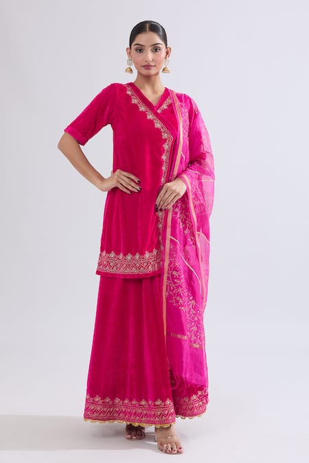 Buy_Naintara Bajaj_Pink Velvet Embroidery V-neck Floral Angarkha Set _Online_at_Aza_Fashions