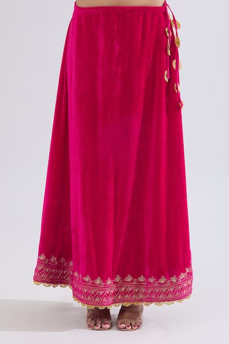 Buy_Naintara Bajaj_Pink Velvet Embroidery V-neck Floral Angarkha Set 