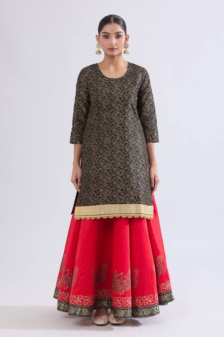 Samyukta Singhania_Black Silk Zari, Embroidery Round Neck Floral Kurta Set_Online_at_Aza_Fashions