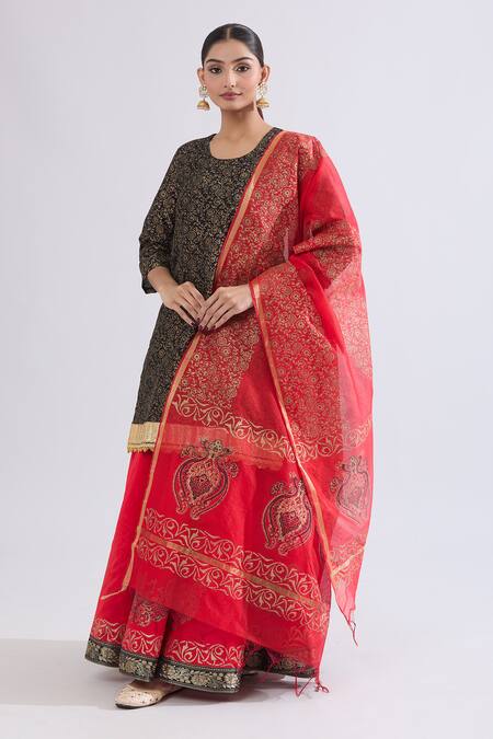 Buy_Samyukta Singhania_Black Silk Zari, Embroidery Round Neck Floral Kurta Set