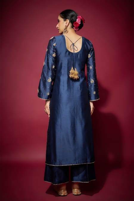 The Aarya Paisley Embroidered Kurta Set 
