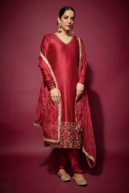 Buy The Aarya Red Organza, Handloom Cotton Zari, Sequins V-neck Floral Embroidered Kurta Set Online at Aza Fashions Buy_The Aarya_Red Organza, Handloom Cotton Zari, Sequins V-neck Floral Embroidered Kurta Set _Online_at_Aza_Fashions
