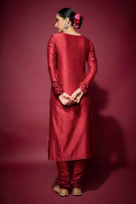 The Aarya Floral Zari Embroidered Kurta Set