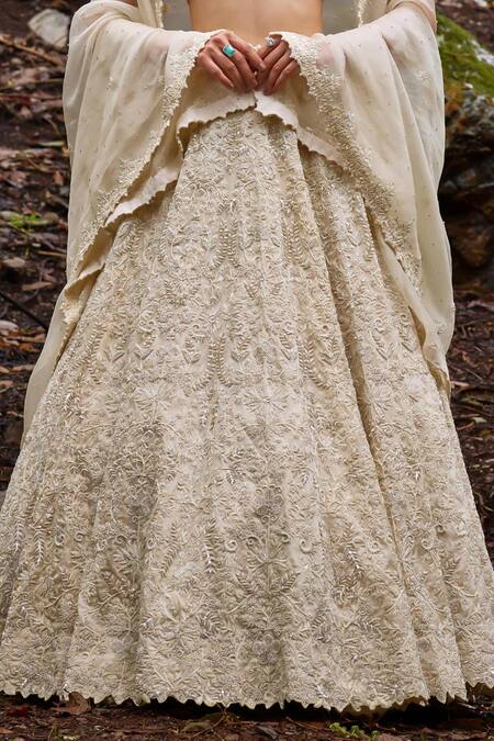 Varun Chakkilam White Organza Embroidery, Beads Split V-neck Gardenia Lehenga Set at Aza Fashions Varun Chakkilam_White Organza Embroidery, Beads Split V-neck Gardenia Lehenga Set _at_Aza_Fashions