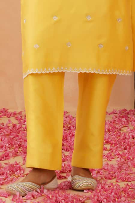 Rishika Singh_Yellow Chanderi Beads Round Neck Peacock Embroidered Kurta Set _Online_at_Aza_Fashions
