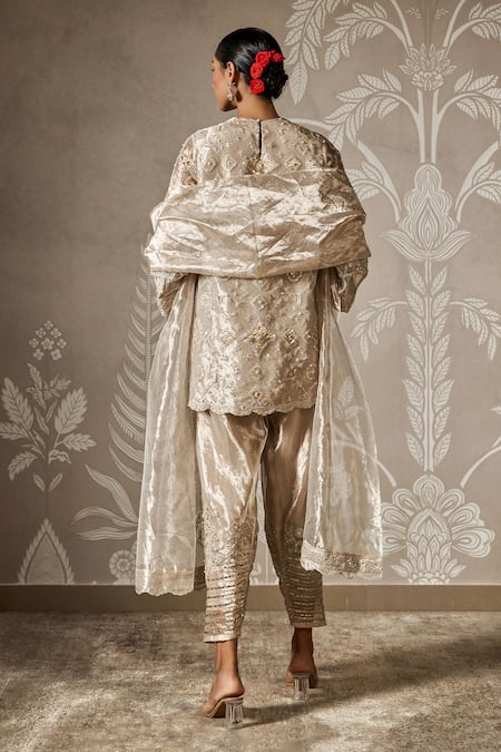 Ridhi Mehra Mughal Bloom Embroidered Kurta Set 