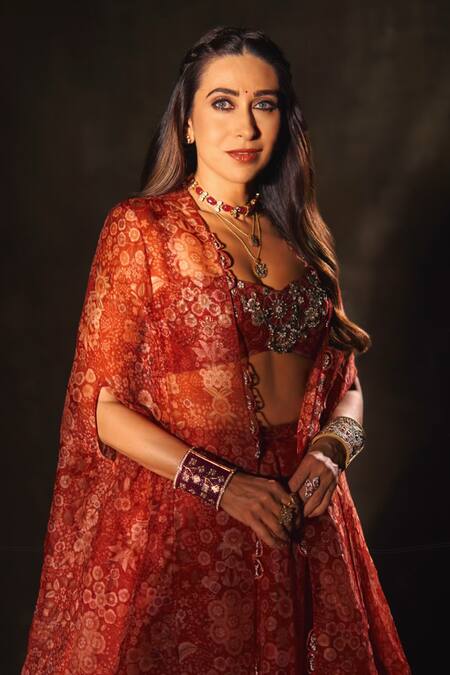 Ridhi Mehra_Red Organza Embroidery Sweetheart Neck Bloom Print Cape And Lehenga Set _at_Aza_Fashions