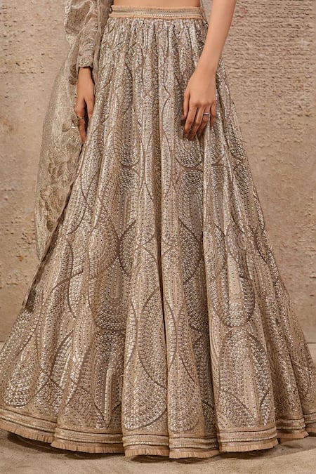 Tarun Tahiliani_Ivory Tulle, Tissue Sequins Sweetheart Neck Embroidered Lehenga Set _at_Aza_Fashions
