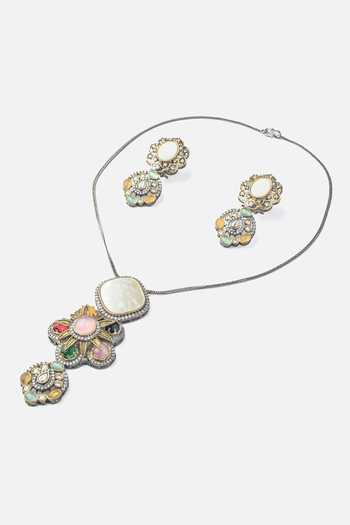 Vivinia By Vidhi Mehra_White Pearls Floral Shaped Pendant Necklace Set _Online_at_Aza_Fashions