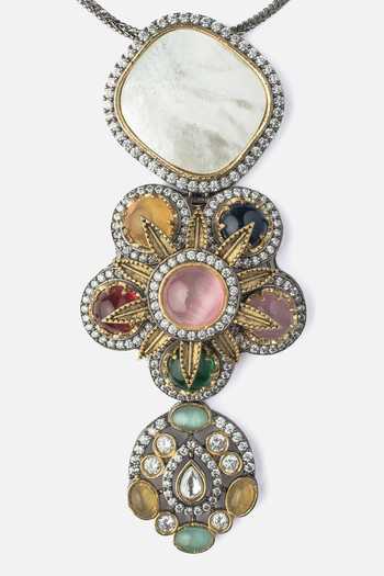 Shop_Vivinia By Vidhi Mehra_White Pearls Floral Shaped Pendant Necklace Set _Online_at_Aza_Fashions