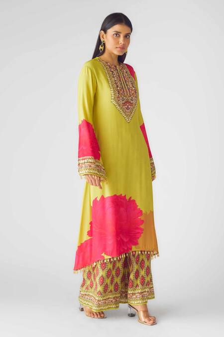 Basanti - Kapde Aur Koffee_Green Muslin Beads, Stones Keyhole Floral Embellished Kurta Set With Flared Pant_Online_at_Aza_Fashions