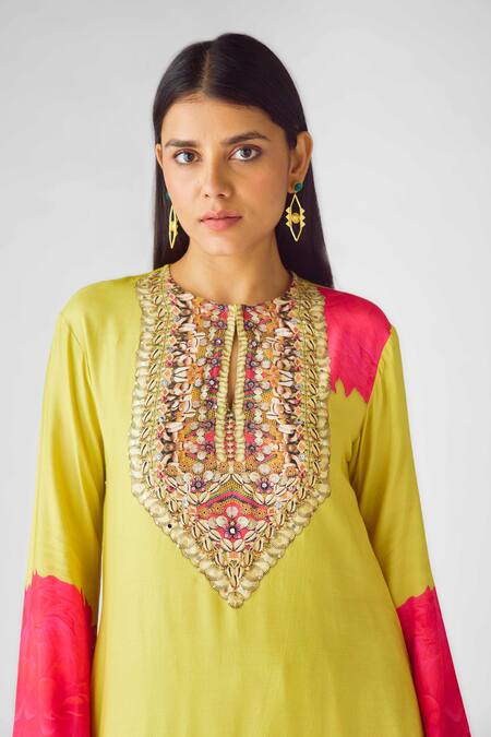 Buy_Basanti - Kapde Aur Koffee_Green Muslin Beads, Stones Keyhole Floral Embellished Kurta Set With Flared Pant_Online_at_Aza_Fashions