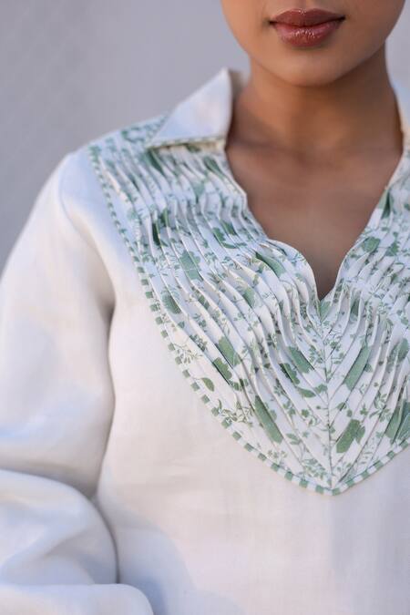 Raw & Rustic By Niti Bothra_White Tencel Collared Floral Placement Print Top _Online_at_Aza_Fashions