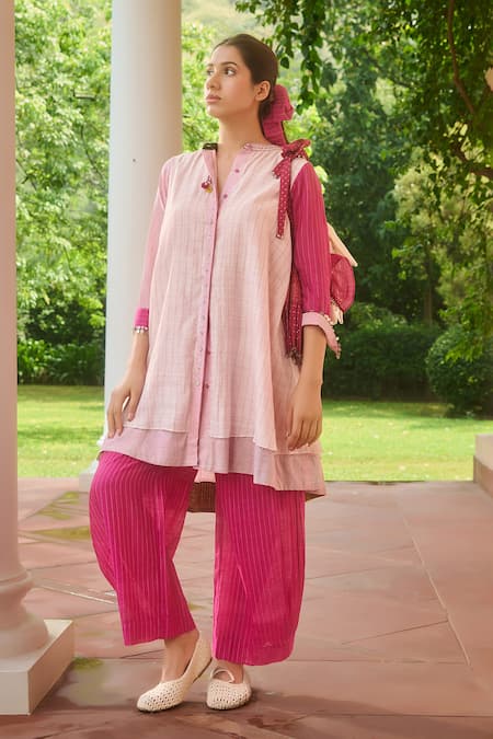 Swatti Kapoor Ivory Silk, Cotton Sequins Mandarin Collar Woven High-low Kurta Set at Aza Fashions Swatti Kapoor_Ivory Silk, Cotton Sequins Mandarin Collar Woven High-low Kurta Set _at_Aza_Fashions