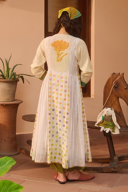 Shop Swatti Kapoor Ivory Silk, Cotton, Chanderi Sequins V-neck Embellished Floral Geometric Kurta at Aza Fashions Shop_Swatti Kapoor_Ivory Silk, Cotton, Chanderi Sequins V-neck Embellished Floral Geometric Kurta _at_Aza_Fashions