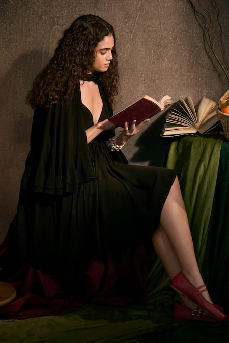 Shop_Therealb_Black Crepe Sweetheart Neck Solid Frilly Hem Cape And Dress _Online_at_Aza_Fashions