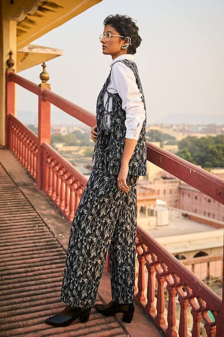 Shop Dash And Dot Black Cotton, Polyester Round Neck Abstract Woven Overlay And Pant Set at Aza Fashions Shop_Dash And Dot_Black Cotton, Polyester Round Neck Abstract Woven Overlay And Pant Set _at_Aza_Fashions