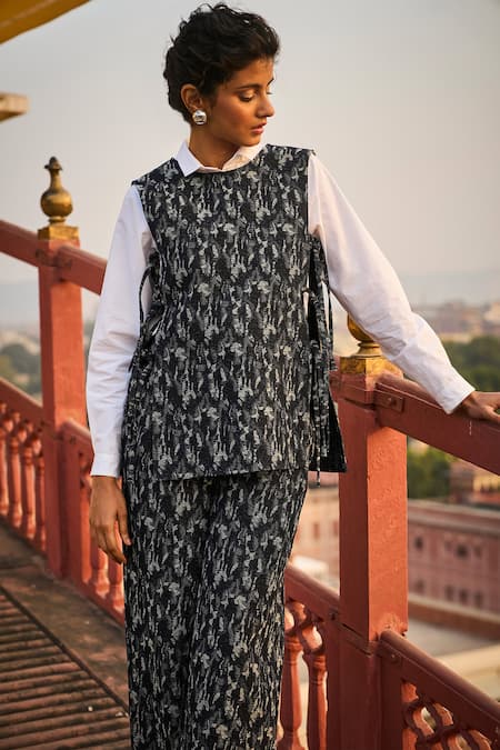 Dash And Dot Black Cotton, Polyester Round Neck Abstract Woven Overlay And Pant Set at Aza Fashions Dash And Dot_Black Cotton, Polyester Round Neck Abstract Woven Overlay And Pant Set _at_Aza_Fashions