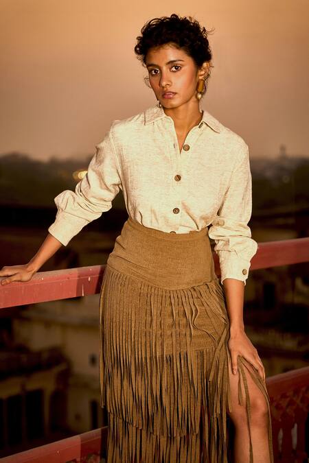 Dash And Dot_Off White Cotton, Polyester Shawl Neck Textured Woven Shirt _Online_at_Aza_Fashions