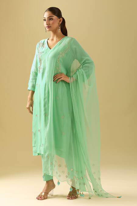Shop_Samyukta Singhania_Green Chanderi Embroidery V-neck Floral Thread Kurta Set_Online_at_Aza_Fashions