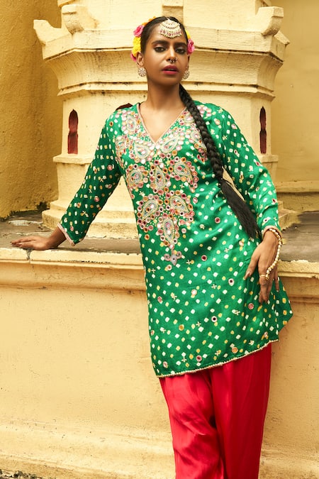 Buy Sheeshakari Green Silk Beads, Zari Round Neck Hand Embroidered Bandhani Kurta Set Online at Aza Fashions Buy_Sheeshakari_Green Silk Beads, Zari Round Neck Hand Embroidered Bandhani Kurta Set _Online_at_Aza_Fashions