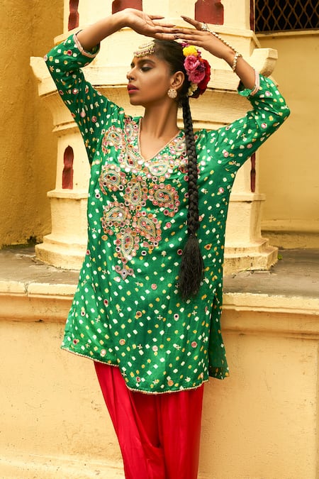 Shop Sheeshakari Green Silk Beads, Zari Round Neck Hand Embroidered Bandhani Kurta Set Online at Aza Fashions Shop_Sheeshakari_Green Silk Beads, Zari Round Neck Hand Embroidered Bandhani Kurta Set _Online_at_Aza_Fashions